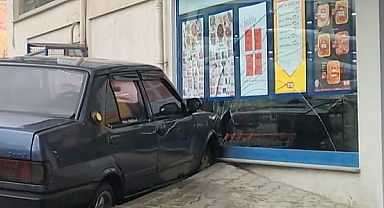 Kontrolünü Kaybetti Market Camına Daldı