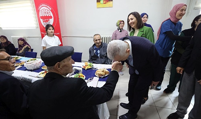 Vali Turan, Huzurevi Sakinleri ve Devlet Korumasındaki Çocuklarla Bayramlaştı