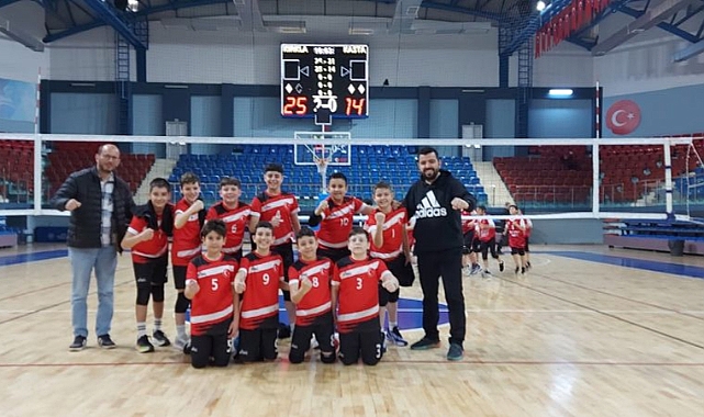 Küçük Erkek Voleybol Takımımız Türkiye'nin En İyi 16 Takımı Arasında
