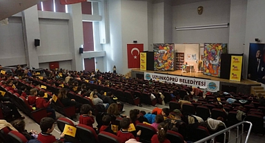 Miniklerin Tiyatro Keyfi Görülmeye Değerdi