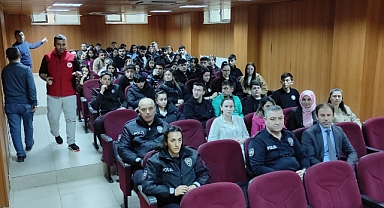Öğrencilere Güvenli Yaşam ve İletişim Semineri Verildi