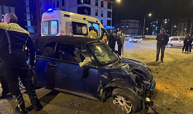SON DAKİKA! Feci Kaza'da 2 Araç Çarpıştı, 4 Kişi Yaralandı