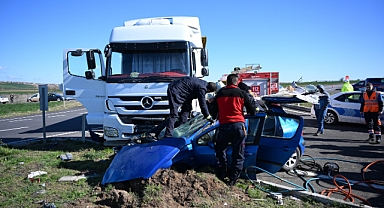 Son Dakika: Kırklareli-Edirne Kara Yolunda Tır ve Otomobil Çarpıştı: 2 Yaralı
