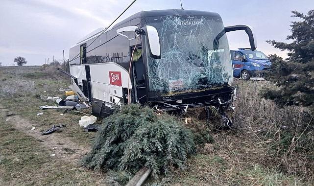 Son Dakika: Tur Otobüsü Yoldan Çıktı, 40 Kişi Yaralandı