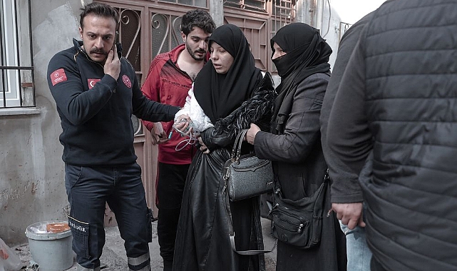 SON DAKİKA! Yangın Çıkan Evde Mahsur Kalan 4 Kişi Kurtarıldı