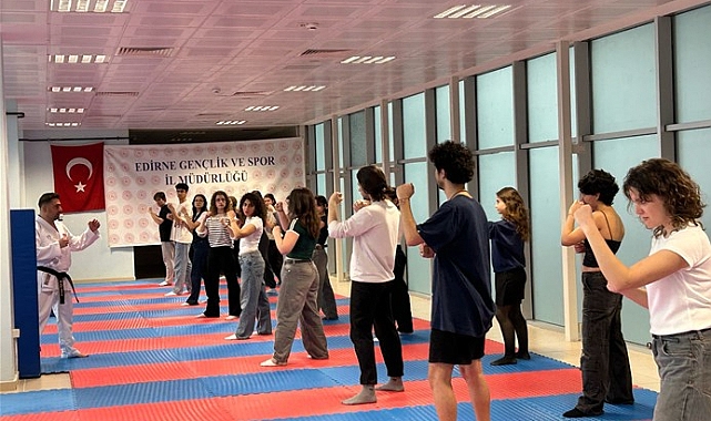 Üniversitesi Öğrencilerine Öz Savunma Kursu Verildi