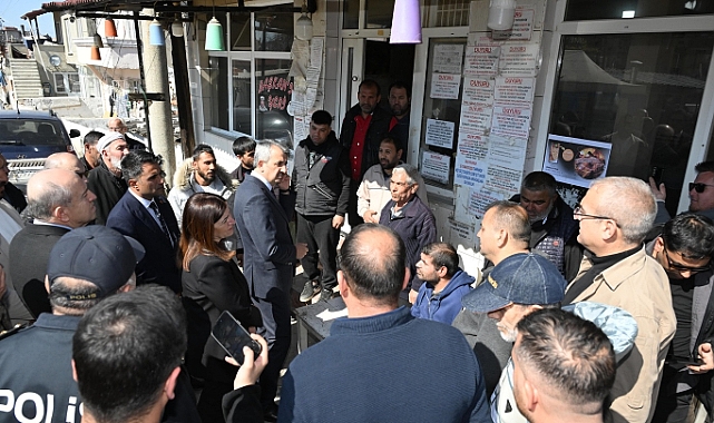 Vali Mahalle Sakinleri İle Bir Araya Geldi