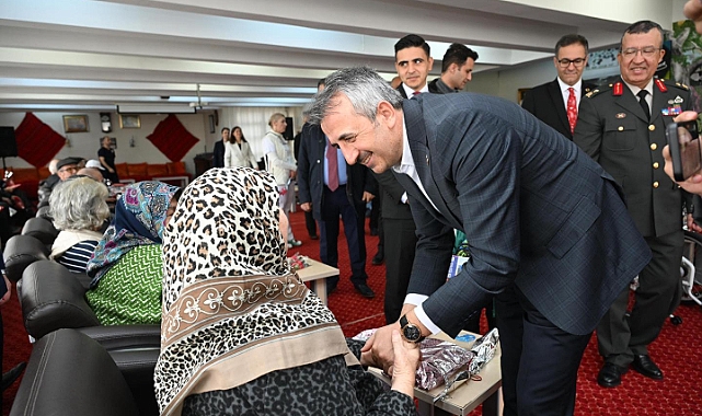 Vali Sezer Gaziler ve Huzurevi Sakinleri İle Bayramlaştı