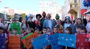 23 Nisan Korteji Karnaval Havası Yarattı!