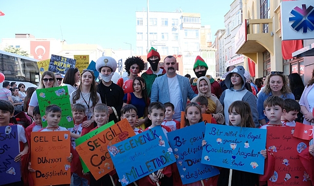 23 Nisan Korteji Karnaval Havası Yarattı!