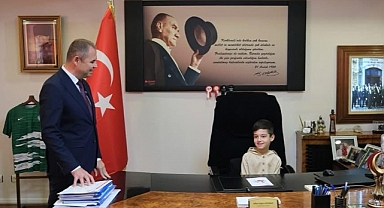 Başkan Bulut, 23 Nisan’da Çocuklara Makam Koltuğunu Devretti