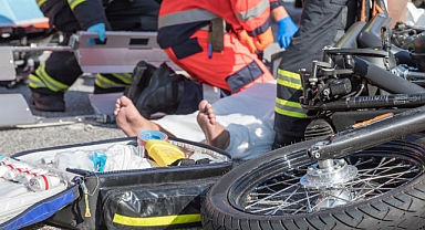 Feci Kaza: Otomobille Motosiklet Çarpıştı: 1 Ölü,1 Yaralı