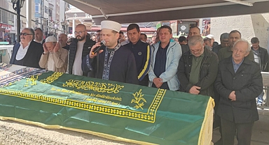 Gazeteci Alper Ceylan'ın Annesi Son Yolculuğuna Uğurlandı