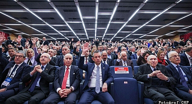 Özgür Özel Yeniden CHP Genel Başkanı Seçildi
