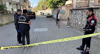 Şok! Lise Önünde Bıcaklı Kavga: 1 Öğrenci Yaralandı