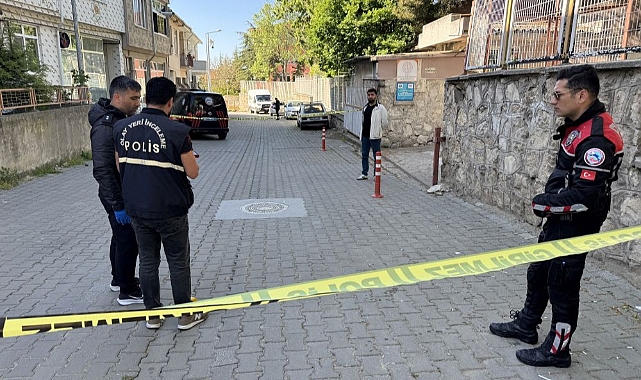 Şok! Lise Önünde Bıcaklı Kavga: 1 Öğrenci Yaralandı