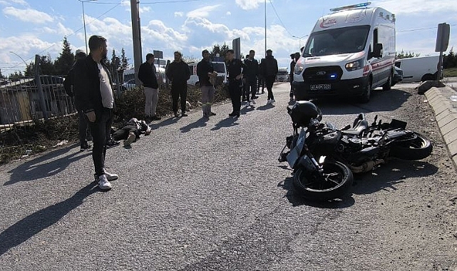 Son Dakika: Hafriyat Kamyonuyla Motosiklet Çarpıştı,2 Yaralı