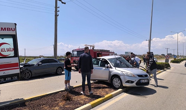 Son Dakika: İki Otomobil Çarpıştı,1 Yaralı