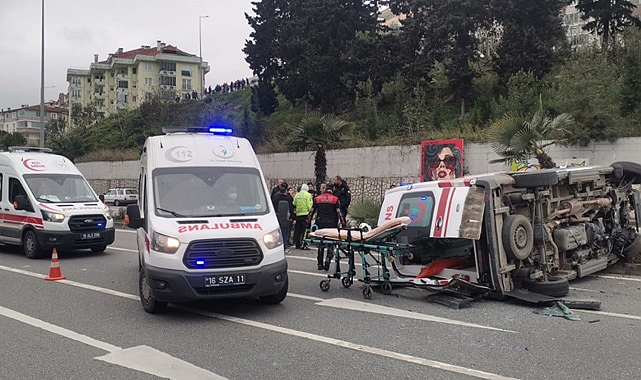 Son Dakika: Karşı Şeride Geçen Ambulans, Otomobile Çarptı, 4 Yaralı
