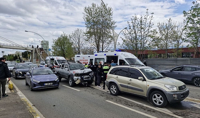 Son Dakika: Zincirleme Trafik Kazası 3 Yaralı...