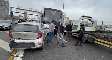Son Dakika: Zincirleme Trafik Kazasında 3 Kişi Yaralı...