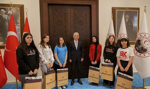 Vali Uğur Turan Dereceye Giren Öğrencileri Makamında Ağırladı