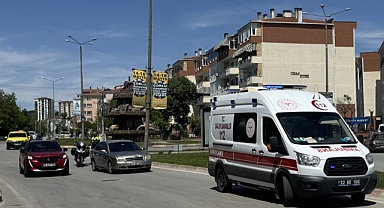 Feci Kaza: Otomobil Yayaya Çarptı
