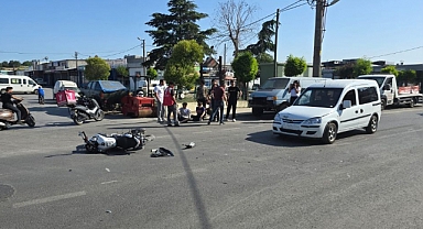 Son Dakika: Hafif Ticari Araç ile Motosiklet Çarpıştı, 2 Yaralı