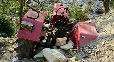 Son Dakika: Otomobille Traktörün Çarpıştı, 1 Yaralı