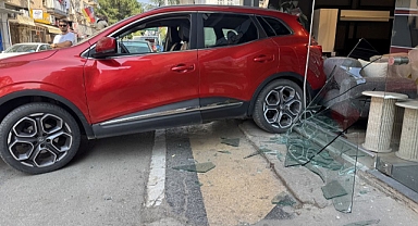 Yok Artık! Park Halindeki Otomobil Kaza Yaptı