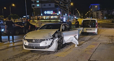 Zincirleme Kaza! 4 Araç Birbirine Girdi, 1 Yaralı