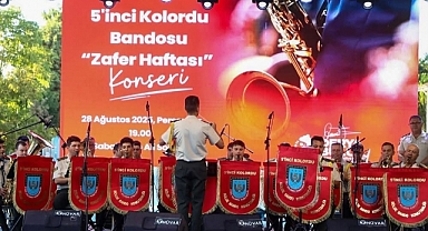 Derya Bulut, Hemşehrileriyle Zafer Konserinde Buluştu
