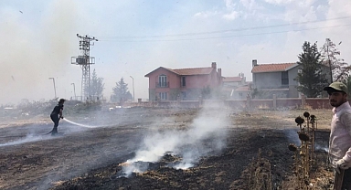 Kırklareli'de Anız Yangını Paniği: Alevler Rüzgarla Büyüdü, Ekipler Zamanında Müdahale Etti