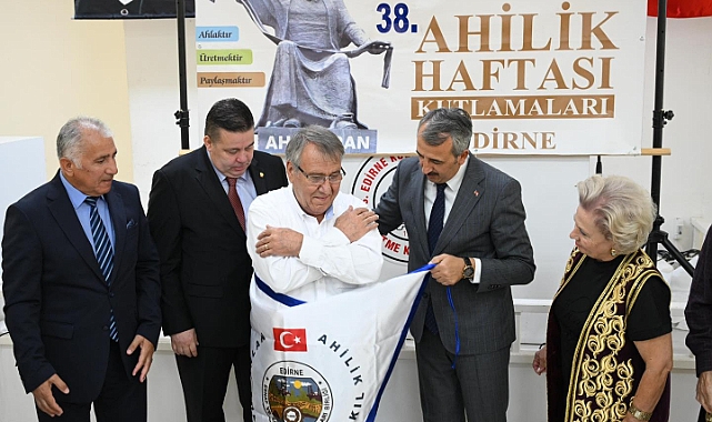 Edirne'de Yılın Ahisi Seçildi: Kuşağı Vali Sezer Bağladı!