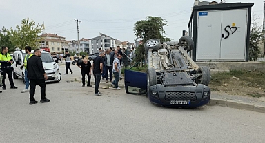 Feci Kaza! Otomobil Ters Döndü: 3 Yaralı...