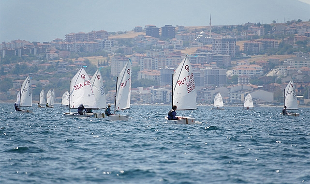 Tekirdağ'da Rüzgârla Yarış Başladı