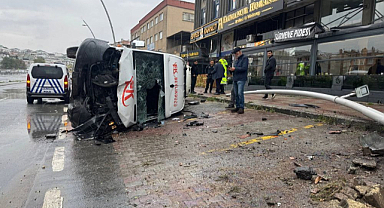 Feci Kaza: Minübüs Devrildi! Yaralılar Var...