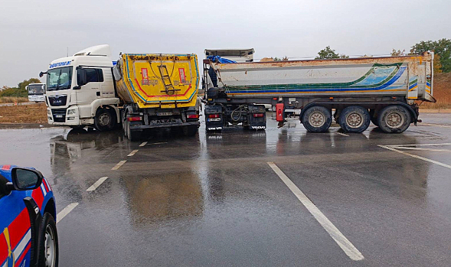 Son Dakika: Trafikte Can Pazarı! Sürücü Hastaneye Kaldırıldı...