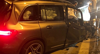 Ters Şeride Giren Araç Kamyonla Çarpıştı...Sürücü Ağır Yaralı