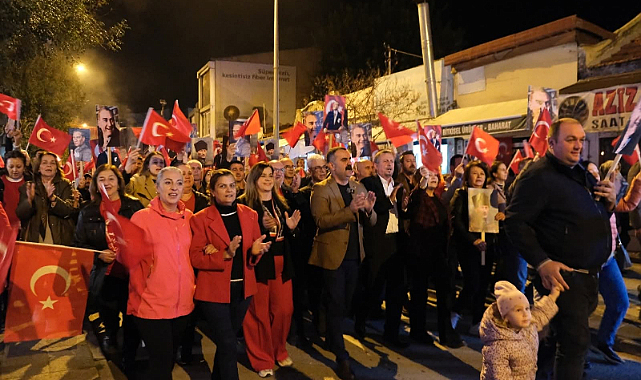 Uzunköprülüler Cumhuriyet Meydanına Akın Etti! Yaşasın Cumhuriyet!
