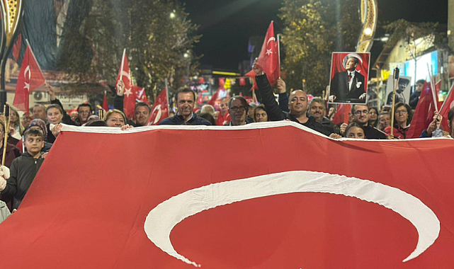 Vize’de Cumhuriyetin 102. Yılı Fener Alayı ile Kutlandı