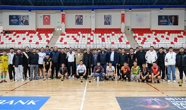 Başkan Bulut, Futsal Turnuvasında Gençlerin Heyecanına Ortak Oldu
