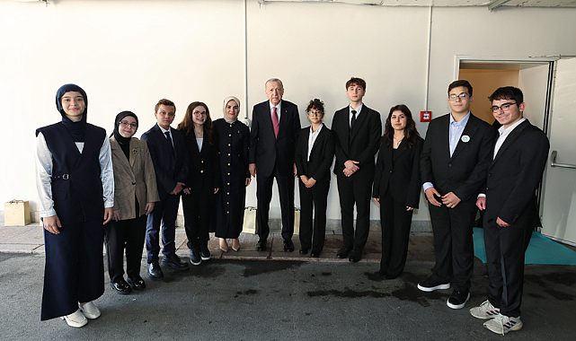“Dijital kuşatmanın dünya genelinde şiddetini artırdığı bir dönemde aile kurumunun üzerine titriyoruz”