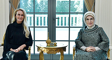 Emine Erdoğan, KKTC Cumhurbaşkanı’nın eşi Nilden Bektaş Erhürman ile bir araya geldi