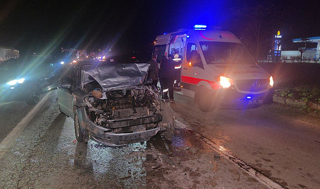 Feci Kaza! Otomobil Bekleyen Araca Çarptı! Biri Çocuk 5 Yaralı...