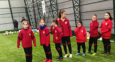 Çalhanoğlu Futbol Okulu ile Yıldızlar Daha Küçük Yaşta Parlıyor