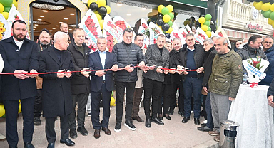 Cumhuriyet Meydanı’nda Yeni Lezzet Durağı Açıldı