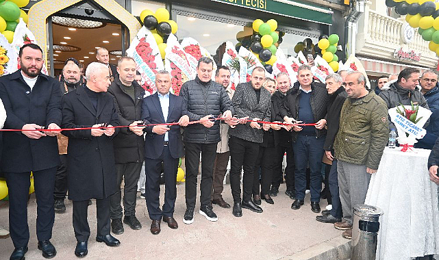 Cumhuriyet Meydanı’nda Yeni Lezzet Durağı Açıldı