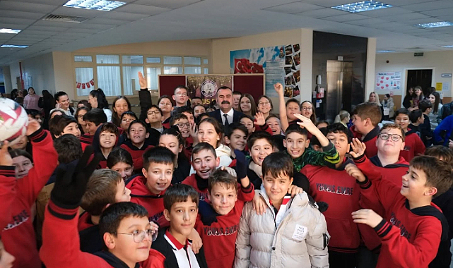 Uzunköprü'de Öğrenciler İstedi Başkan Martin Kırmadı