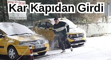 Kar Kapıdan Girdi 